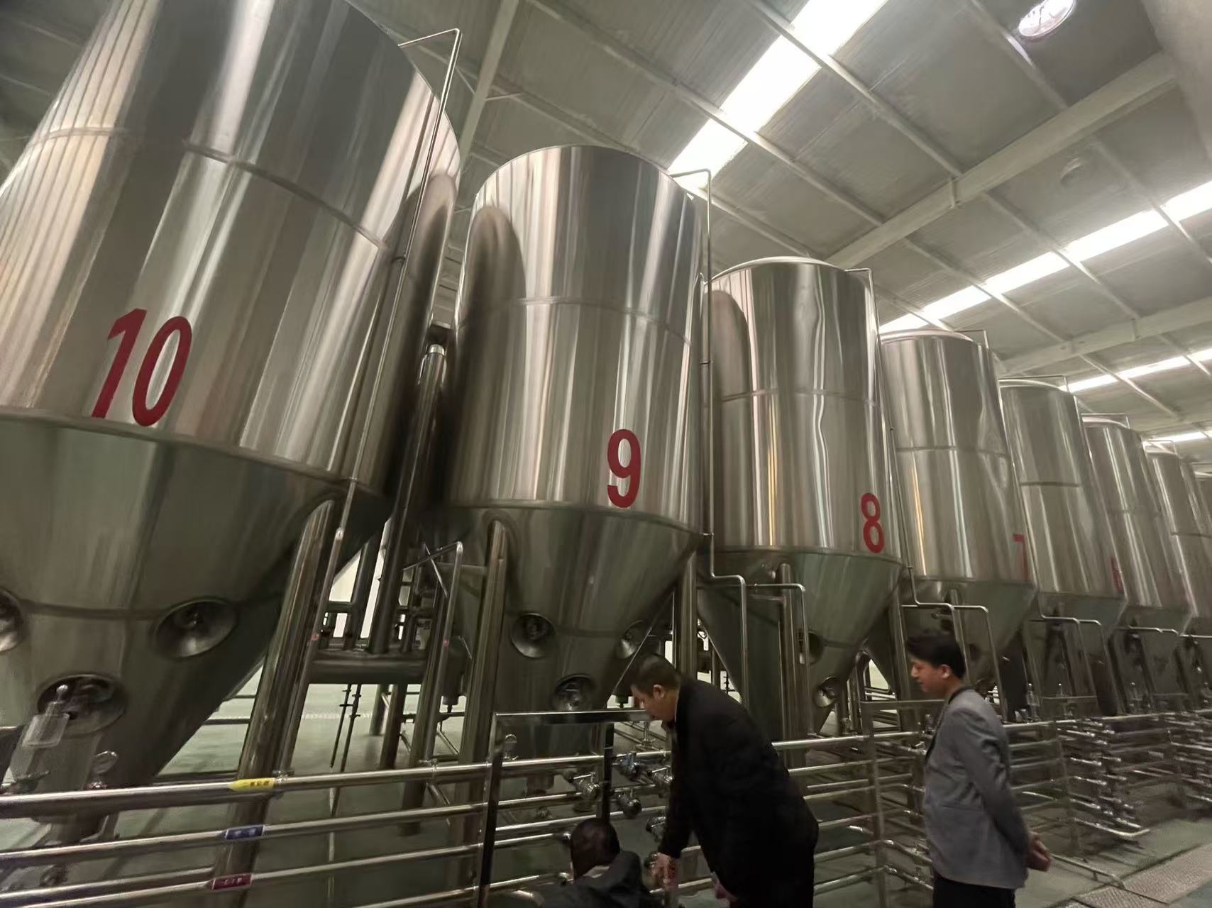 武鸣精酿啤酒设备厂—平面布置、设备设计、制造、调试、培训等一条龙服务